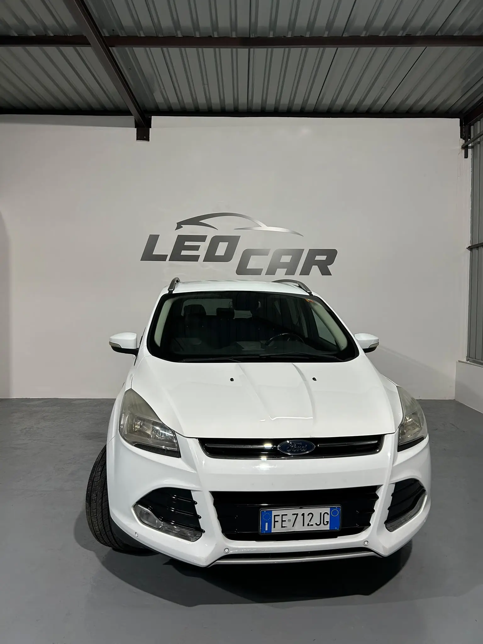 Ford Kuga Titanium bianco perlato, vista frontale — Leo Car Cerignola