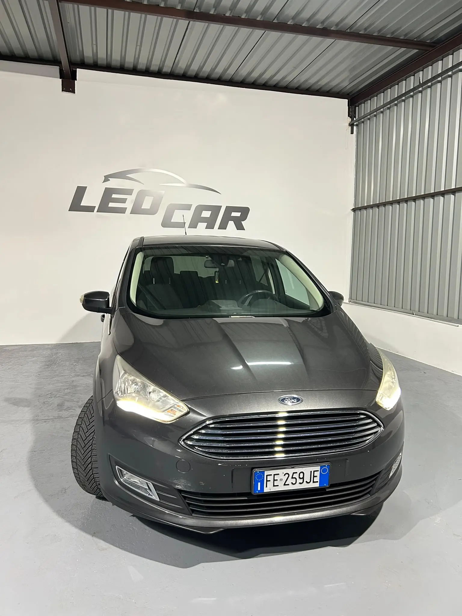 Ford C-Max Titanium X 2016, vista frontale — Leo Car Cerignola